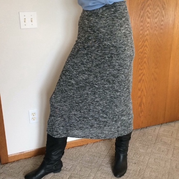 By & By Black & White Knit maxi skirt Size Medium - Picture 7 of 8